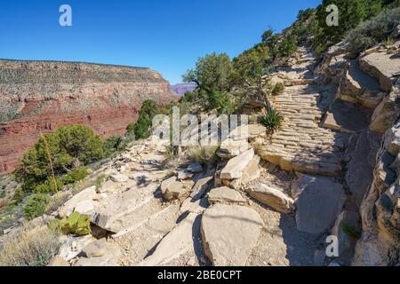 Wandern auf dem Einsiedlerweg am Südrand des Grand Canyon in arizona in den usa Stockfoto