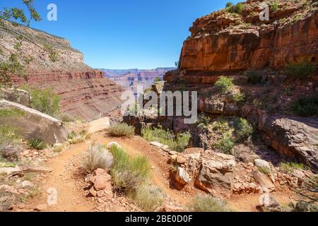 Wandern auf dem Einsiedlerweg am Südrand des Grand Canyon in arizona in den usa Stockfoto