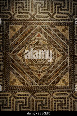 Römisches geometrisches Mosaik mit Anagramm. Stockfoto