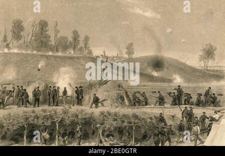 Die Belagerung von Vicksburg 1863 war der Höhepunkt der Vicksburg-Kampagne und ein wichtiger Wendepunkt des amerikanischen Bürgerkriegs. Die Konföderierten hatten die Kontrolle über die Festungsstadt Vicksburg, was sie zu einer Barriere des Mississippi-Flusses für die Union machte. Union Maj. Gen. Ulysses S. Grant übernahm die Kontrolle über den Mississippi, indem er einen Angriff auf die konföderierte Armee von LT. Gen. John C. Pemberton in Vicksburg startete. Nach mehr als einem Monat der Angriffe gaben die Konföderierten auf und spaltete die Konföderation in zwei Hälften. Stockfoto