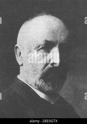 Georg Ferdinand Ludwig Philipp Cantor (1845-1918) war ein deutscher Mathematiker, der am besten als Erfinder der Mengenlehre bekannt war, die zu einer grundlegenden Theorie in der Mathematik geworden ist. Cantor stellte die Bedeutung von eins-zu-eins-Korrespondenz zwischen den Sätzen, definiert unendliche und gut geordnete Sätze, und bewiesen, dass die realen Zahlen sind "mehr zahlreich" als die natürlichen Zahlen. In der Tat, Cantor's Theorem impliziert die Existenz einer "Unendlichkeit der Unendlichkeiten". Er definierte die Kardinal-und Ordinalzahlen und ihre Arithmetik. Cantor's Arbeit ist von großem philosophischen Interesse und lebenswichtig für das 20. Jahrhundert mathemati Stockfoto