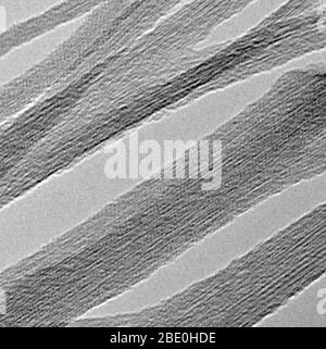 Transmissionselektronenmikrograph (TEM) von einwandigen Kohlenstoff-Nanoröhrchen. Vergrößerung unbekannt. Stockfoto