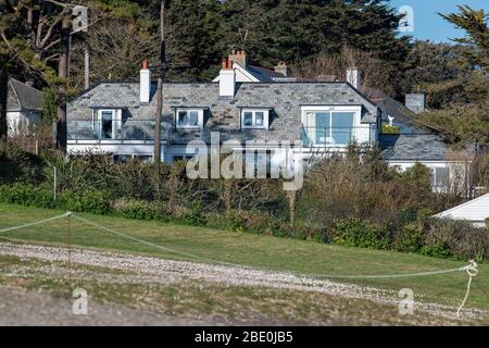 Das Ferienhaus des ehemaligen Premierministers David Cameron mit Blick auf die Daymer Bay in Cornwall. Stockfoto