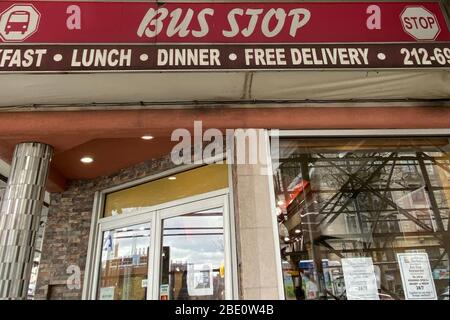 New York, NY, USA. April 2020. Bushaltestelle Diner in Hamilton Heights ein Ort, der von MTA Busfahrern frequentiert wird, gelobt, 24/7 während der NYC Coronavirus Pandemie in New York City am 10. April 2020 geöffnet zu sein. Kredit: Rainmaker Fotos/Media Punch/Alamy Live News Stockfoto