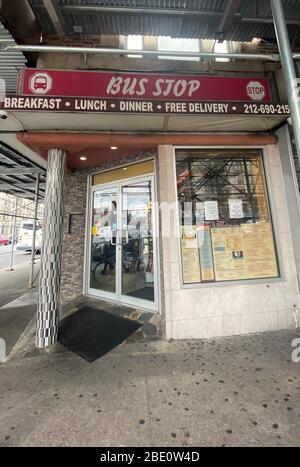 New York, NY, USA. April 2020. Bushaltestelle Diner in Hamilton Heights ein Ort, der von MTA Busfahrern frequentiert wird, gelobt, 24/7 während der NYC Coronavirus Pandemie in New York City am 10. April 2020 geöffnet zu sein. Kredit: Rainmaker Fotos/Media Punch/Alamy Live News Stockfoto