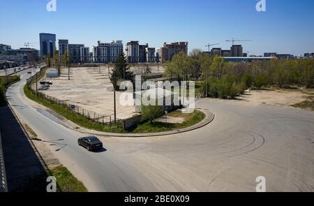 Bukarest, Rumänien - 08. April 2020: Der Ort, an dem das Rathaus von Bukarest das Metropolitan Hospital mit einer Gesamtfläche von 2.658k f bauen wird Stockfoto