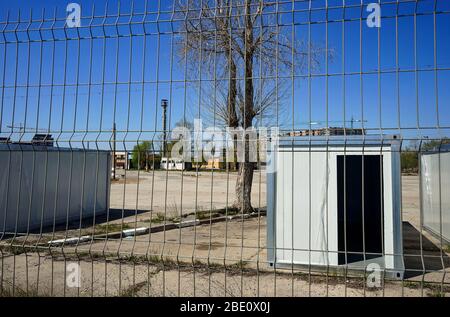 Bukarest, Rumänien - 08. April 2020: Der Ort, an dem das Rathaus von Bukarest das Metropolitan Hospital mit einer Gesamtfläche von 2.658k f bauen wird Stockfoto