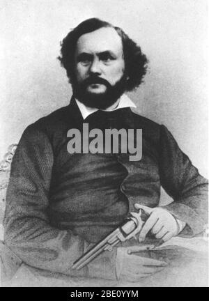 Samuel Colt hält den Colt Patent Pacifier. Samuel Colt (19. Juli 1814 - 10. Januar 1862) war ein amerikanischer Erfinder und industrieller. Die Patent Fire-Arms Manufacturing Company von Colt (heute Colt Manufacturing Company) machte die Massenproduktion von Revolvern kommerziell rentabel. Die Fertigungsmethoden von Colt waren ausgereiftet. Dank seiner Verwendung austauschbarer Teile konnte er als einer der ersten die Montagelinie effizient nutzen. Sein innovativer Einsatz von Kunst, Prominenten und Firmengeschenken zur Förderung seiner Waren machte ihn zu einem Pionier der Werbung, Produktplatzierung und des Massenmarketings. Stockfoto