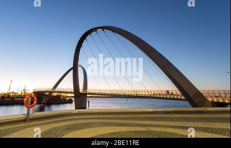 Sonnenaufgang am Neujahrstag in Elizabeth Quay, Perth, Westaustralien Stockfoto