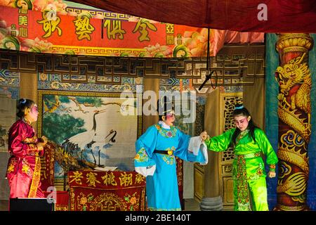 Freie Aufführung der chinesischen Teochew-Operntruppe in Singapur. Stockfoto