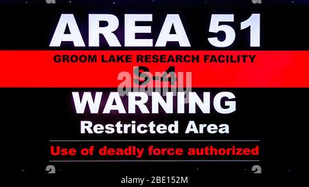 Crystal Springs, Nevada/USA - 6. Oktober 2019. Warnschild am Alien Research Center Souvenirshop in Area 51 am Beginn des Außerirdischen Hochs Stockfoto