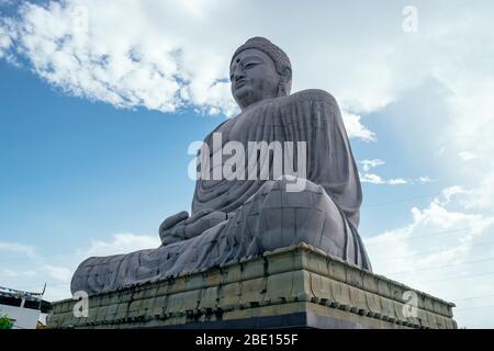 Große Buddha Statue in der Nähe der Mahabodhi Tempel in Bodh Gaia, Bihar, Indien Stockfoto