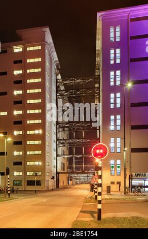 EINDHOVEN-NOV 17, 2019. Strijp-S ist ein Viertel und ehemaliger Industriepark, in dem Fabrikgebäude heute kleine Unternehmen untergebracht sind. Stockfoto