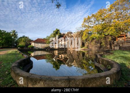 Isurumuniya ist ein Buddhistischer Tempel, der nahe zum Tissa Wewa in Anuradhapura, Sri Lanka aufgestellt wird. Es gibt vier Schnitzereien von besonderem Interesse in diesem Vihar Stockfoto