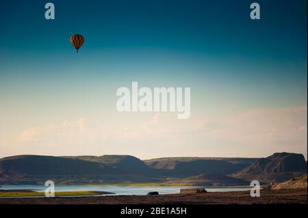 Heißluftballons steigen über New Mexico Stockfoto