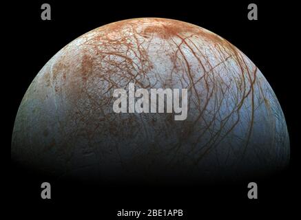 Die rätselhaften, faszinierende Oberfläche von Jupiters Eismond Europa taucht groß in dieser neu wiederaufbereitet Farbe anzeigen Bilder von der NASA-Sonde Galileo in den späten 1990er Jahren. Stockfoto