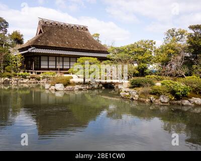 Nara, Japan - 13. März 2013: Teehaus und Teich im Garten von Isuien Stockfoto