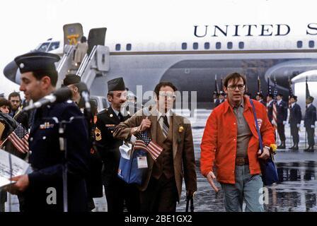 1981 - Ehemalige Geiseln Armee MSGT Regis Ragan, Sharerand und Clair Barnes, links nach rechts, an der Basis vor ihrer Abreise in die Vereinigten Staaten kommen. Die 52 Geiseln waren für ein paar Tage nach ihrer Freilassung aus dem Iran ins Krankenhaus Stockfoto