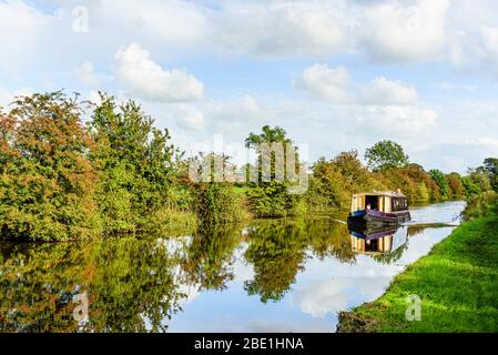 Narrowboat auf dem Lancaster-Kanal in der Nähe von Garstang Lancashire England Stockfoto