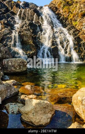 Wasserfälle von Sour Milk Gill oder Ghyll im Tal von Easedale bei Grasmere im Englischen Seengebiet Stockfoto