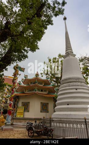 Bangkok, Thailand - 27. Februar 2020: Ein buddhistischer Tempel in der Nähe der Khaosan Straße in Bangkok, Thailand Stockfoto