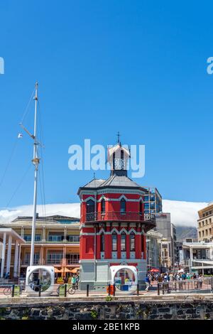 Kapstadt, Südafrika - 29. Januar 2020: Der Uhrturm in der Victoria and Alfred Waterfront. Veral. Platz für Text kopieren Stockfoto