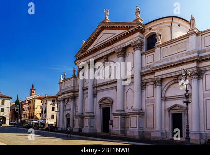 Bassano del Grappa, Vicenza / Italien - 2. Oktober 2017: Die Kirche des Heiligen Johannes des Täufers in Bassano del Grappa, Vicenza, Italien. Stockfoto