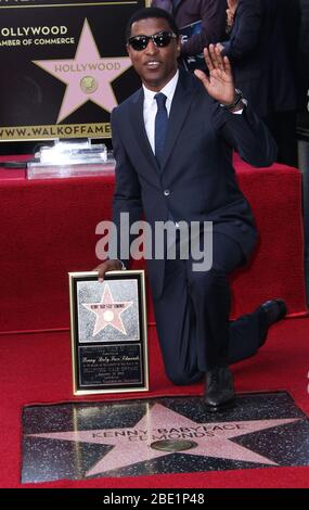 Hollywood, Usa. April 2020. (FILE) Kenny 'Babyface' Edmonds enthüllt, dass er und seine Familie positiv auf Coronavirus COVID-19 getestet haben, sich aber seitdem an seinem 62. Geburtstag erholt haben. HOLLYWOOD, LOS ANGELES, KALIFORNIEN, USA - OKTOBER 10: Der amerikanische Singer-Songwriter Kenny 'Babyface' Edmonds nimmt am 10. Oktober 2013 an einer Zeremonie zur Ehrung mit dem 2508. Stern auf dem Hollywood Walk of Fame in Hollywood, Los Angeles, Kalifornien, USA Teil. (Foto von Xavier Collin/Image Press Agency) Quelle: Image Press Agency/Alamy Live News Stockfoto