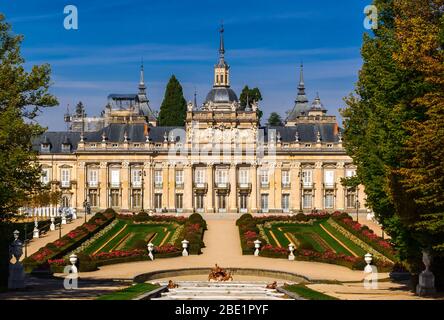 San Ildefonso, Segovia / Spanien - 09. Oktober 2016: Königspalast und Gärten von La Granja. Wahrzeichen, Kultur. Stockfoto