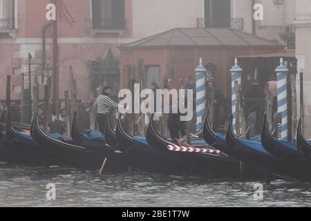 I-Venedig: Canal Grande am Morgen, im Nebel Stockfoto