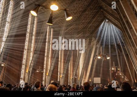 Heilige Messe in der Kirche des heiligen Dominikus in Warschau Stockfoto