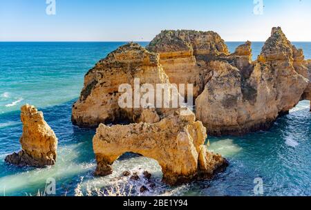 Panoramablick auf Ponta da Piedade bei Lagos in Algarve, Portugal. Stockfoto