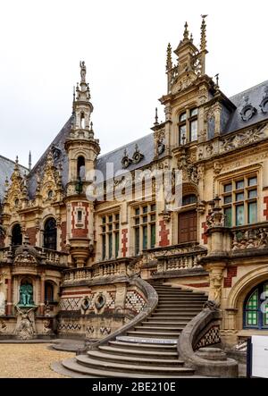 Der Haupteingang in Benediktiner-Palast - neogotischen und neo-Renaissance-Stil Schloss. Jetzt Benediktiner-Palast ist Museum und Likör Brennerei. Stockfoto