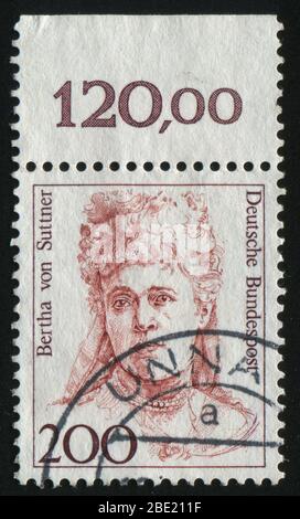 DEUTSCHLAND- UM 1986: Briefmarke gedruckt von Deutschland, zeigt Bertha von Suttner, friedensnobelpreisträgerin, um 1986. Stockfoto