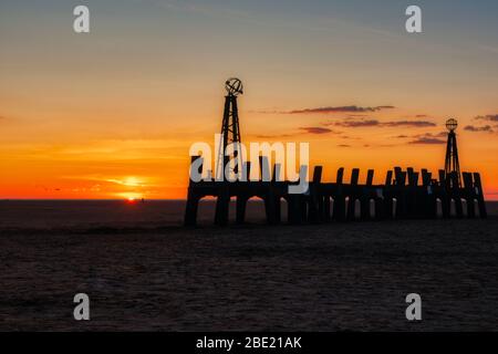 Alte Anlegestelle bei Sonnenuntergang - Lytham St. Annes Stockfoto