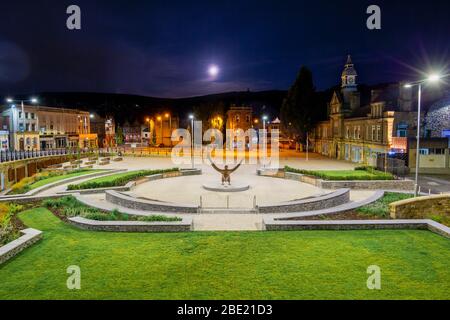 Darwen Market Square, Lancashire bei Nacht Stockfoto