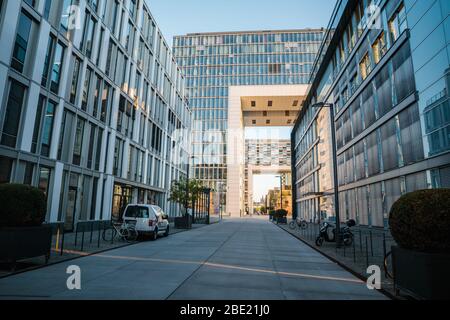 Moderne deutsche Glas Crane Houses Architektur in Köln im Morgenlicht Stockfoto