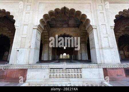 Blick auf Mughal Ära Gebäude im berühmten Red Fort in Neu-Delhi, Indien Stockfoto