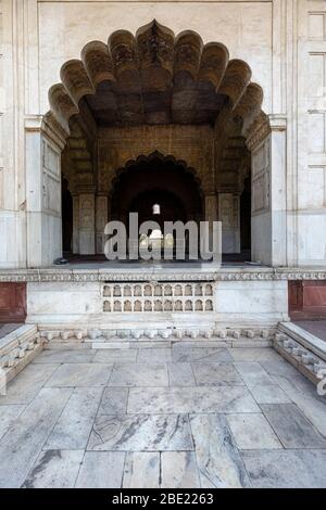 Blick auf Mughal Ära Gebäude im berühmten Red Fort in Neu-Delhi, Indien Stockfoto