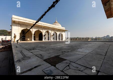 Blick auf Mughal Ära Gebäude im berühmten Red Fort in Neu-Delhi, Indien Stockfoto