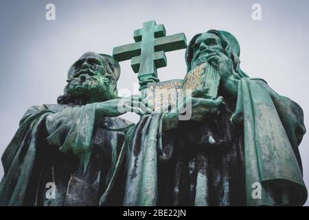 Statue von Kyrill und Methodius auf dem Gipfel des Radhost Berges Stockfoto