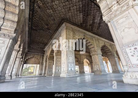 Blick auf Mughal Ära Gebäude im berühmten Red Fort in Neu-Delhi, Indien Stockfoto