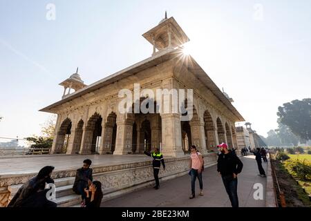 Blick auf Mughal Ära Gebäude im berühmten Red Fort in Neu-Delhi, Indien Stockfoto