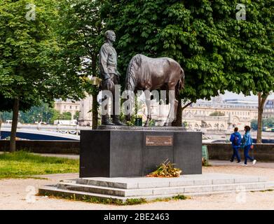 Paris, Frankreich - 27. Mai 2018: Denkmal für Offiziere und Soldaten der russischen Expeditionstruppe, die 1916-1918 an der Seite der Alliierten kämpften Stockfoto