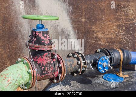 Baustelle an einer Wasserleitung als Versorgungsleitung für den Baubereich Stockfoto