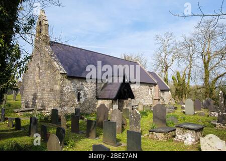 St. Mary's Llanfair-Mathafarn-Eithaf Pfarrkirche mittelalterlichen Gebäude aus dem 14. Jahrhundert. Brynteg, Benllech, Isle of Anglesey, Wales, Großbritannien Stockfoto