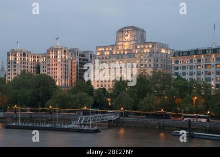 1930er Jahre Art Deco Architektur Stein Big Benzol Clock Tower Shell-Mex House, 80 Strand, London WC2R von Frances Milton Cashmore Herren Joseph Stockfoto