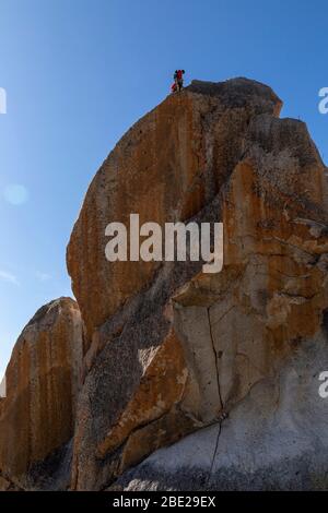 South Piton, Felsen in der Aiguille du Midi im Mont Blanc Massiv, die es wagen, eine große Anzahl von Bergsteigern zu klettern Stockfoto