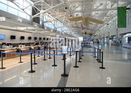 Fort Lauderdale, USA. April 2020. Allgemeine Ansicht des Fort Lauderdale International Airport, da es wie eine Geisterstadt am Karfreitag während der Coronavirus COVID-19 Pandemie am 10. April 2020 in Fort Lauderdale, Florida aussieht. Quelle: Mpi04/Media Punch/Alamy Live News Stockfoto