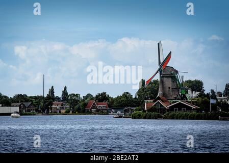 Amsterdam Zaandam. Niederlande. Europa. Waterland Bezirk die berühmte Gegend der Mühlen. Stockfoto